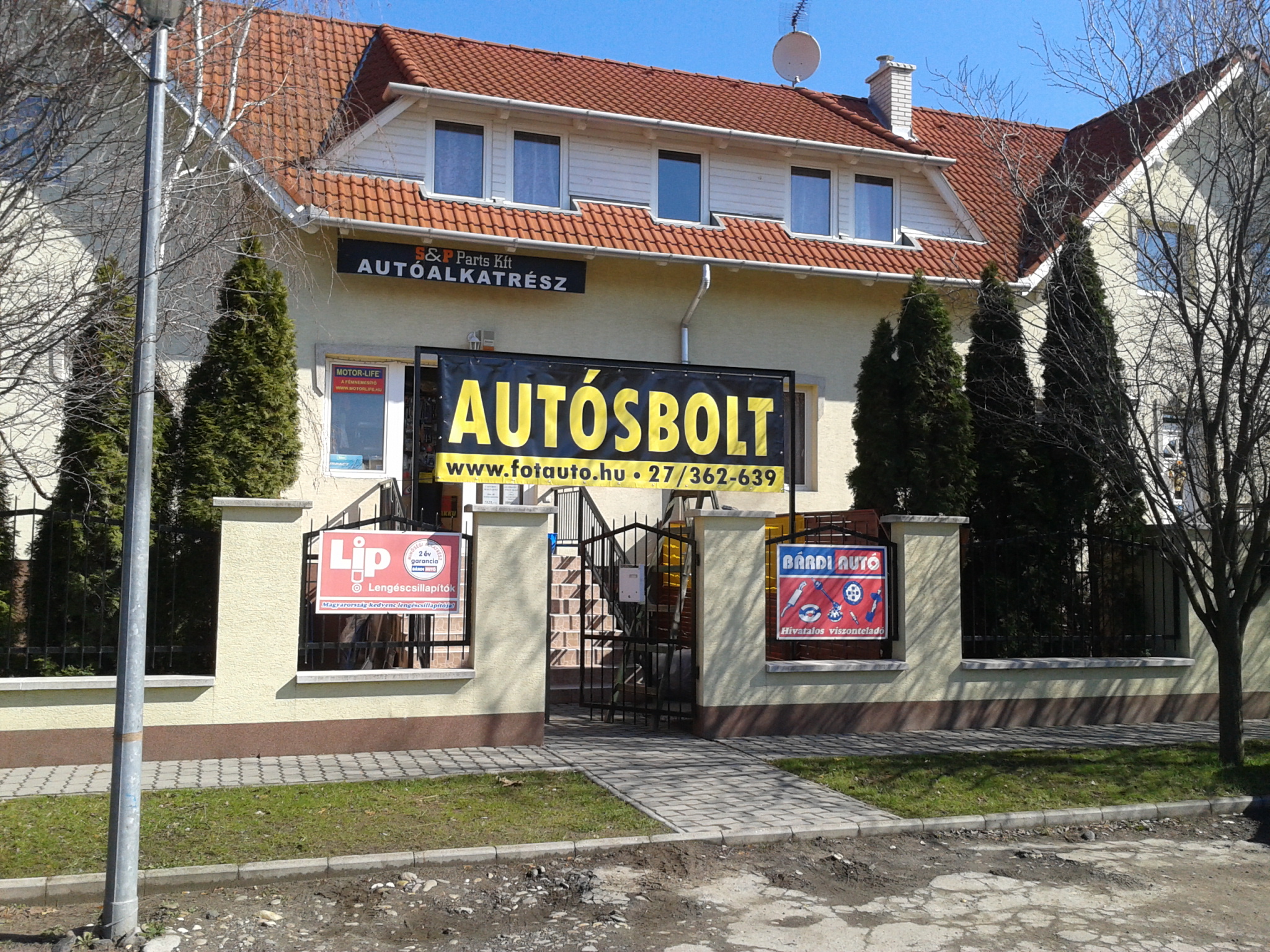 autósbolt fót autóalkatrész